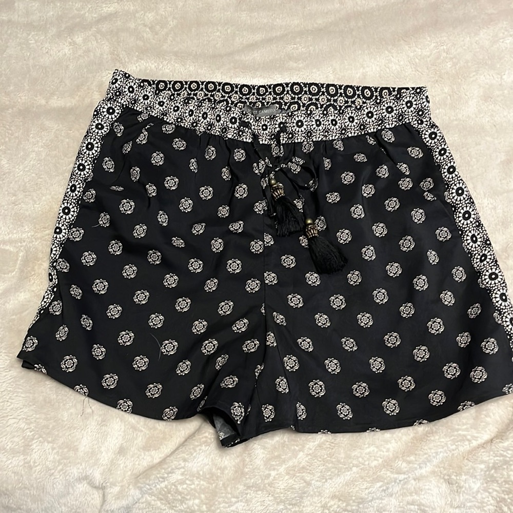 Vince Camuto printed shorts